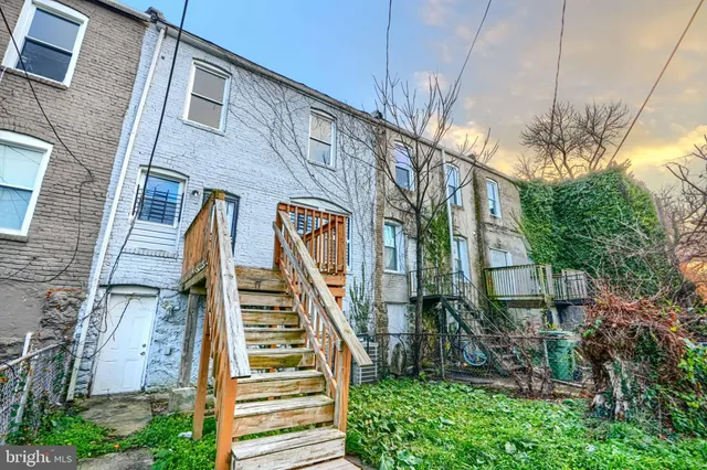 a view of a pathway of a building