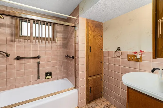 $499,000 | 26 Chardon Drive, Portsmouth, RI 02871