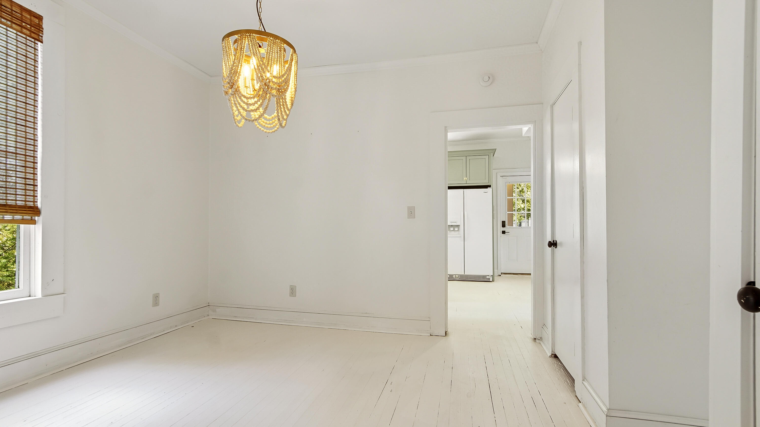 87 Bay Avenue DeFuniak Springs, FL 32435 - Photo 20 of 55 an empty room with a window