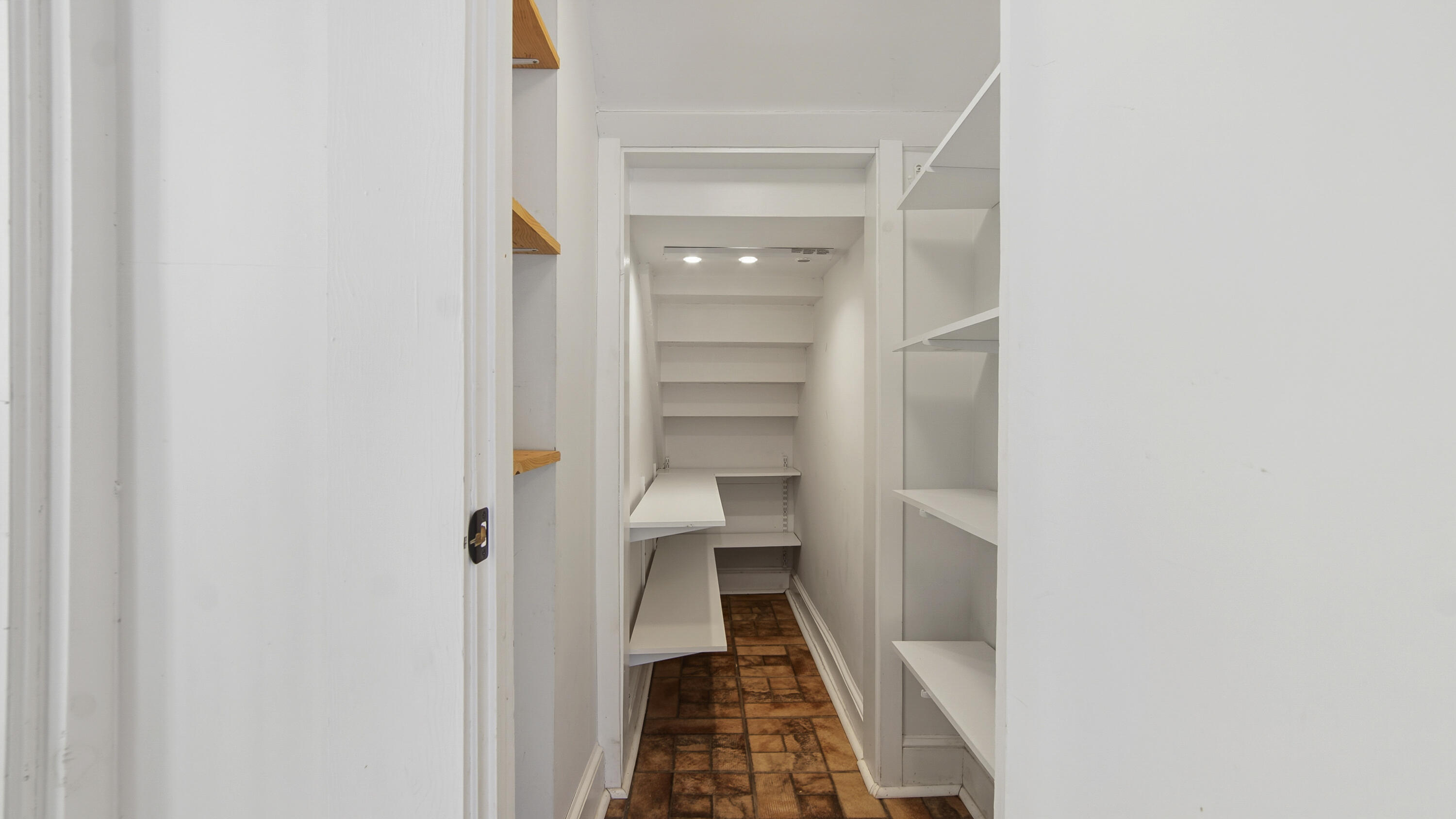 87 Bay Avenue DeFuniak Springs, FL 32435 - Photo 21 of 55 a view of hallway with toilet