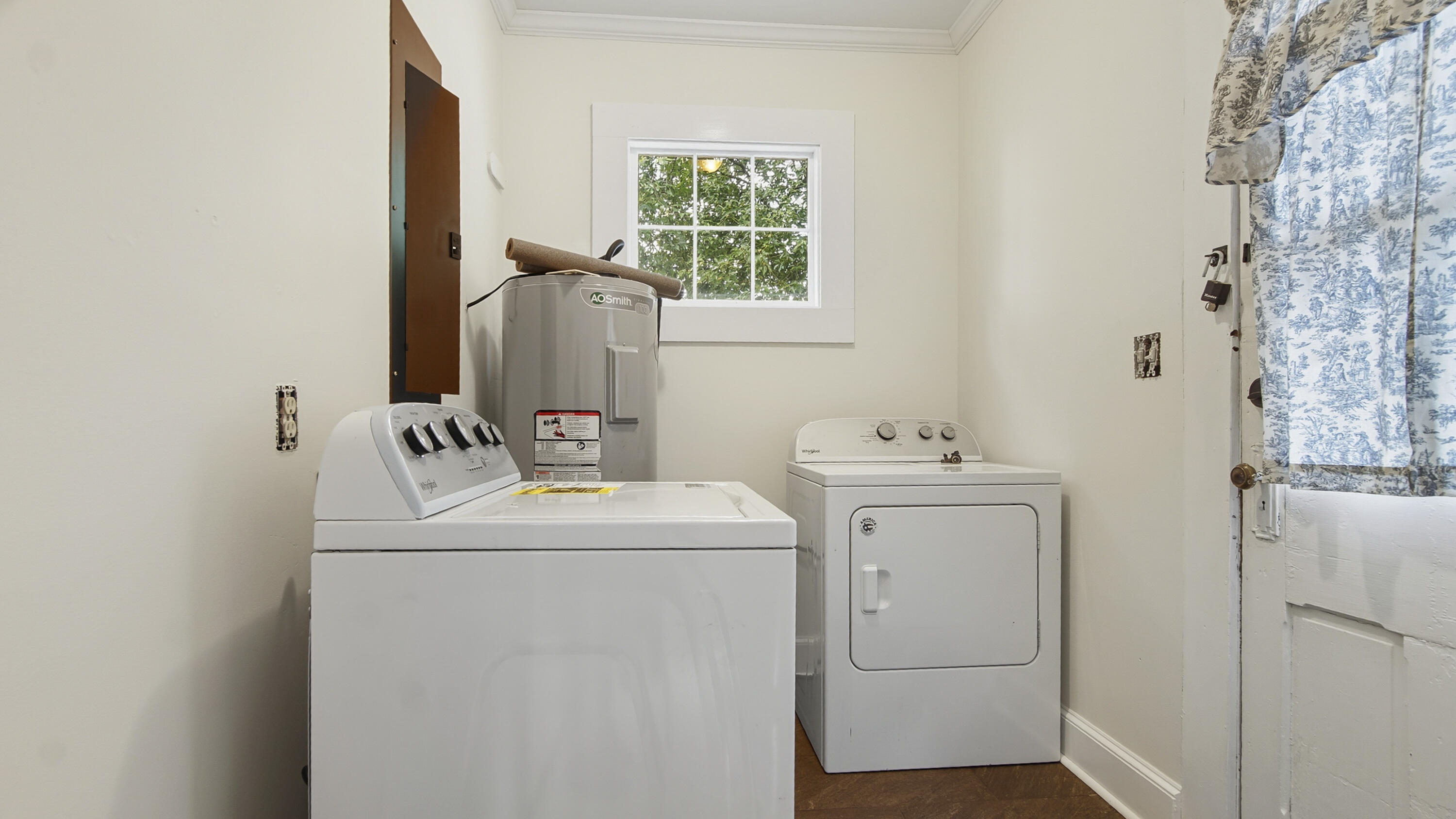87 Bay Avenue DeFuniak Springs, FL 32435 - Photo 40 of 55 a utility room with dryer and washer