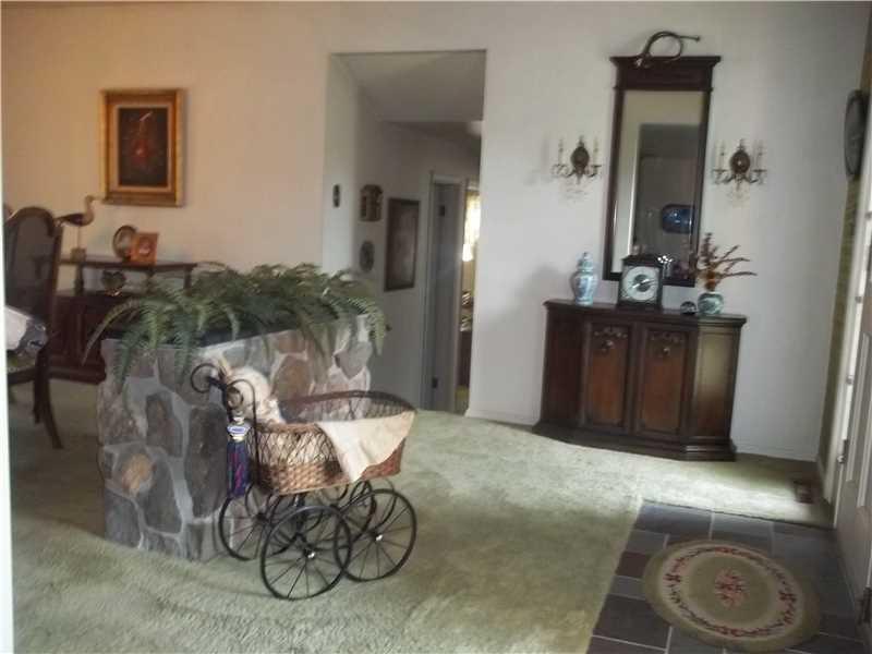 Entry/Foyer. 