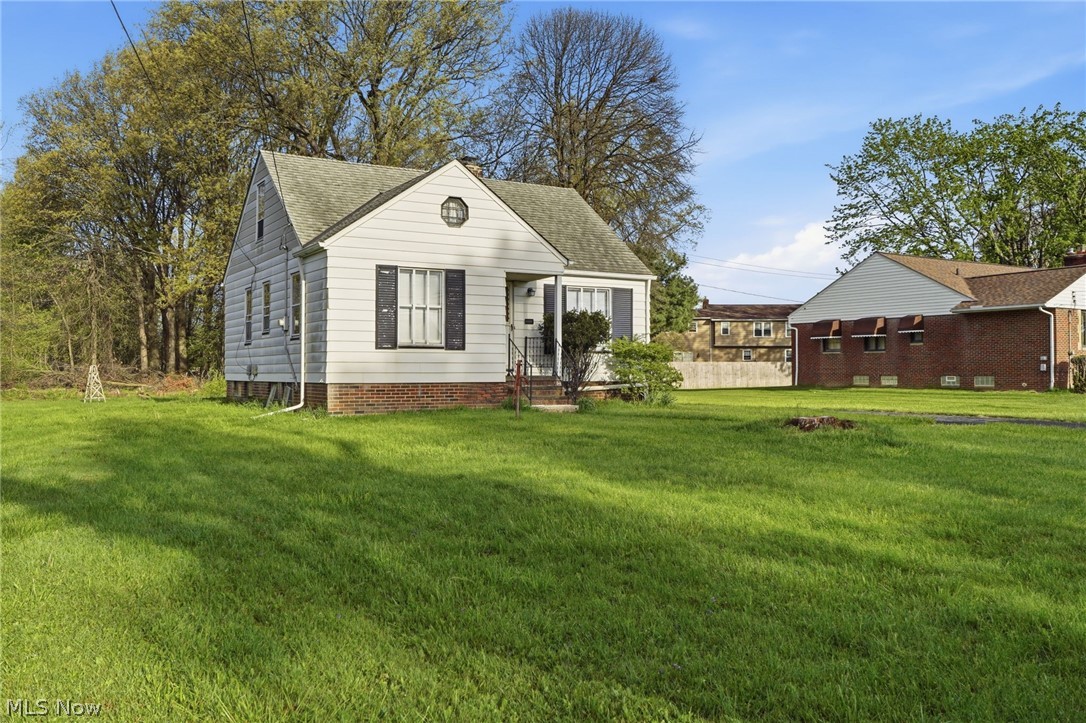 6210 Crossview Road Seven Hills, OH 44131 - Photo 3 of 45