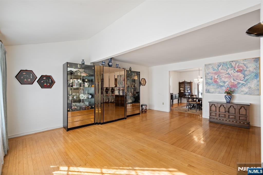 489 Maple Avenue Teaneck, NJ 07666 - Photo 3 of 24