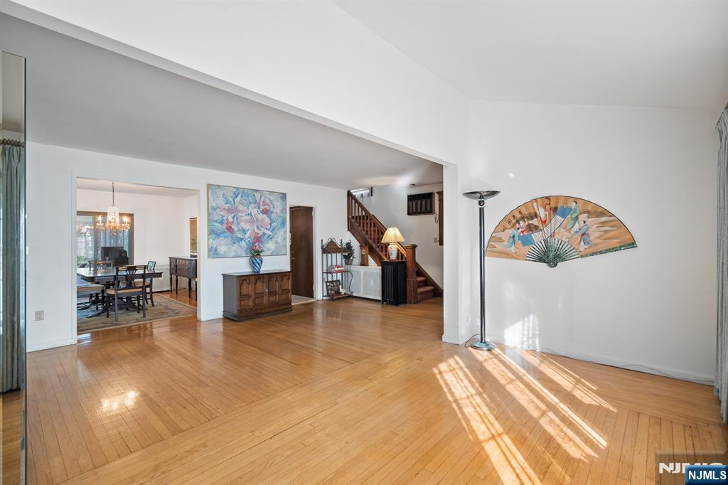 489 Maple Avenue Teaneck, NJ 07666 - Photo 4 of 24