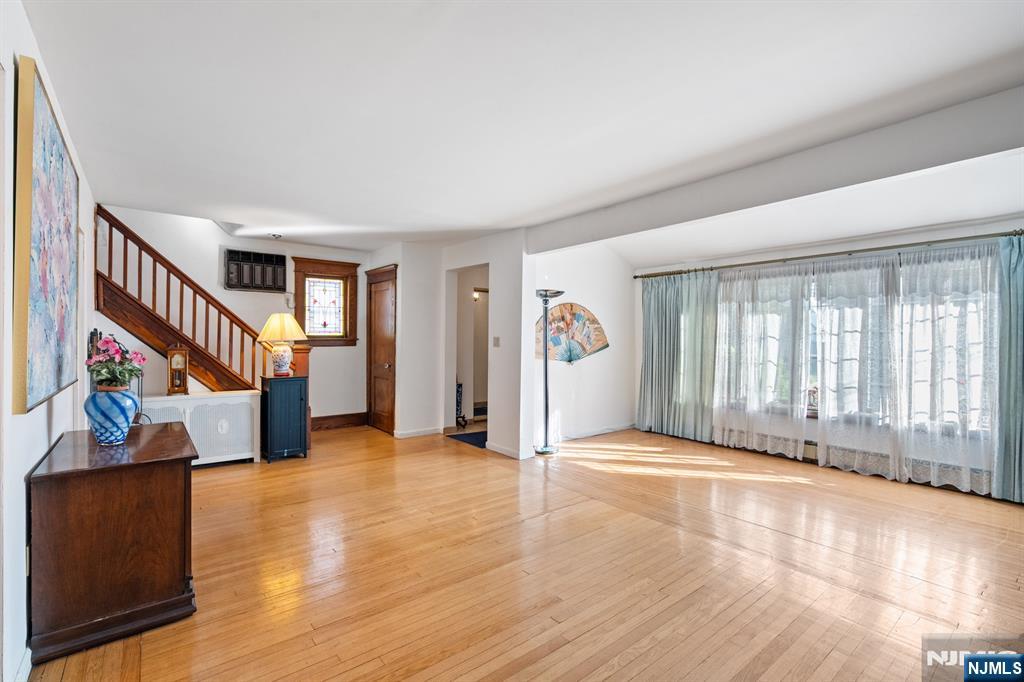 489 Maple Avenue Teaneck, NJ 07666 - Photo 5 of 24