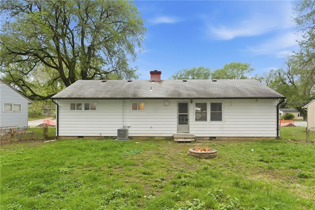 10803 Blue Ridge Boulevard Kansas City, MO 64134 - Photo 15 of 17
