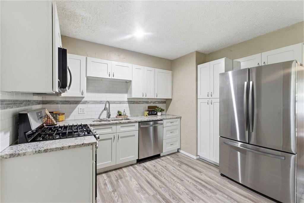 10803 Blue Ridge Boulevard Kansas City, MO 64134 - Photo 7 of 17