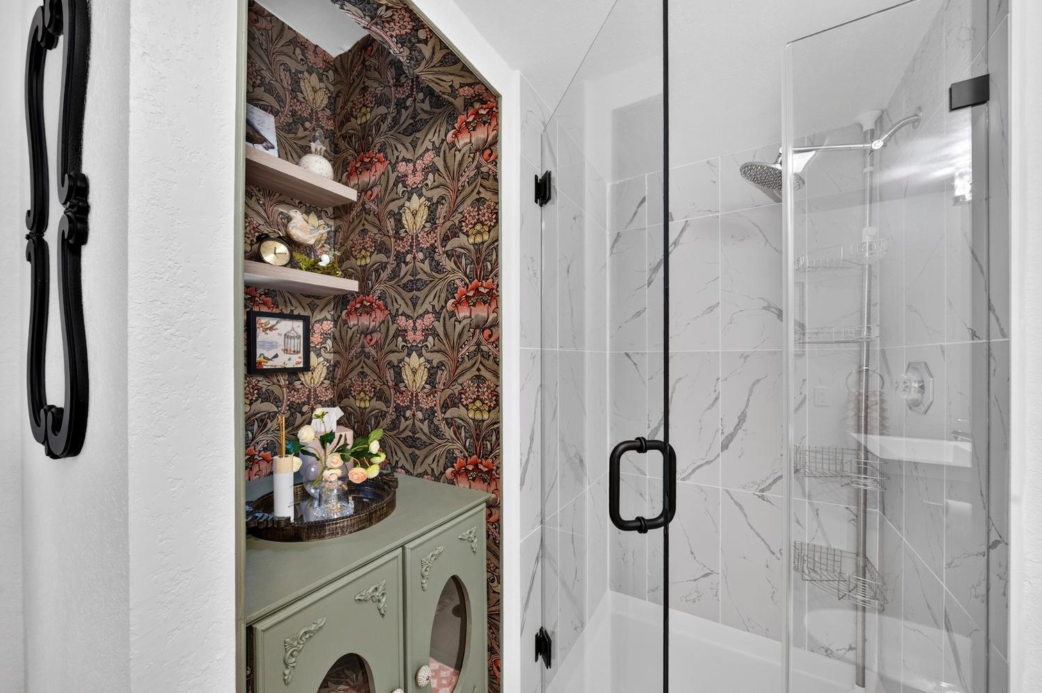 8425 Casa Del Lago, Unit H Boca Raton, FL 33433 - Photo 32 of 42 033-012-Bathroom-1500x999