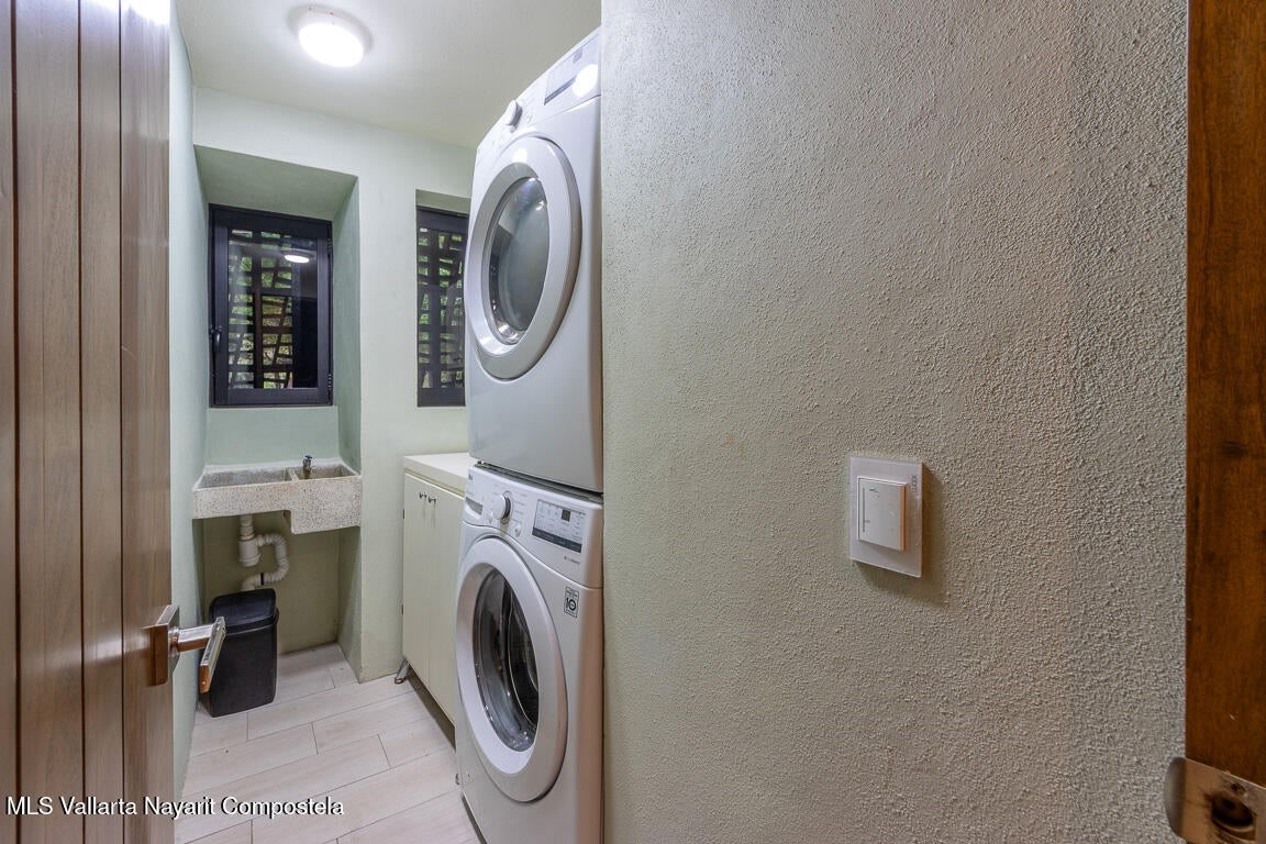 31 Invierno Davisburg, undefined 48350 - Photo 16 of 37 a utility room with dryer and washer