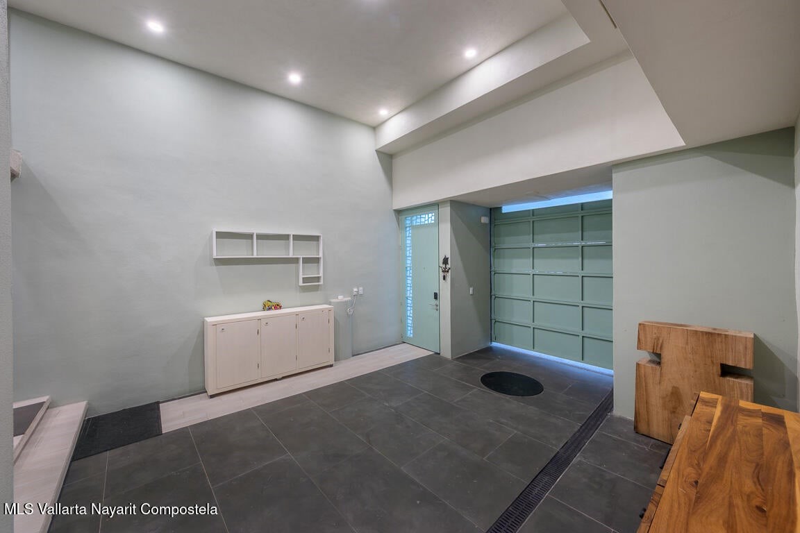 31 Invierno Davisburg, undefined 48350 - Photo 20 of 37 a workspace with furniture