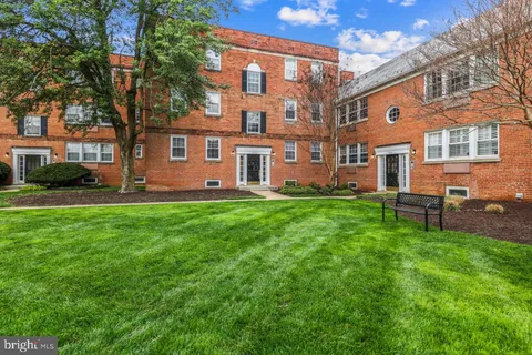$1,875 | 1812 West Abingdon Drive, Unit 202, Alexandria, VA 22314