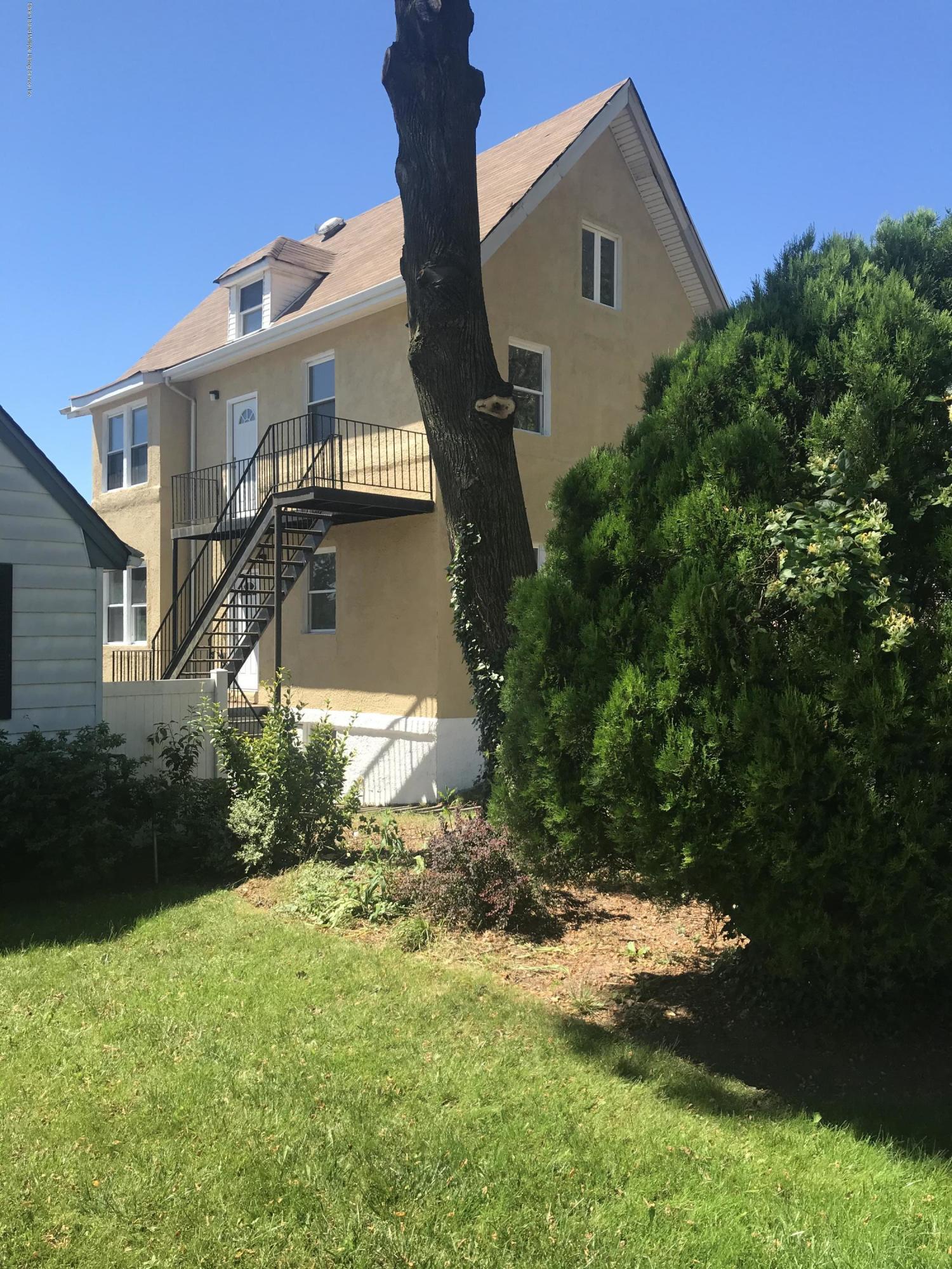 184 Fingerboard Road Staten Island, NY 10305 - Photo 2 of 21 2722698A-230E-4CE2-9AB7-92B5FDC89F21