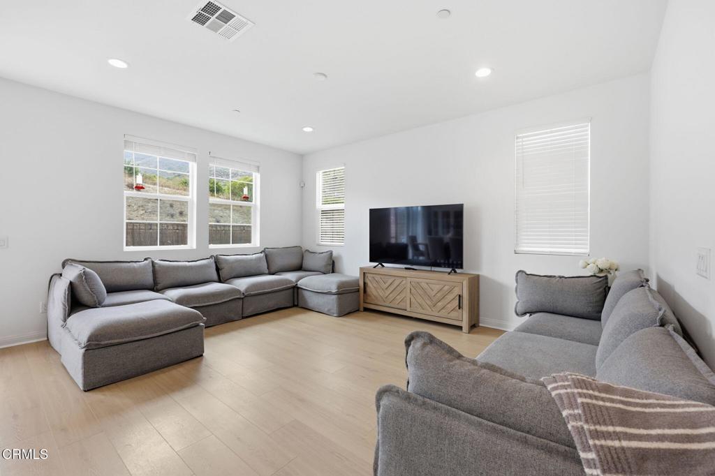 392 Fraser Point Camarillo, CA 93012 - Photo 8 of 62