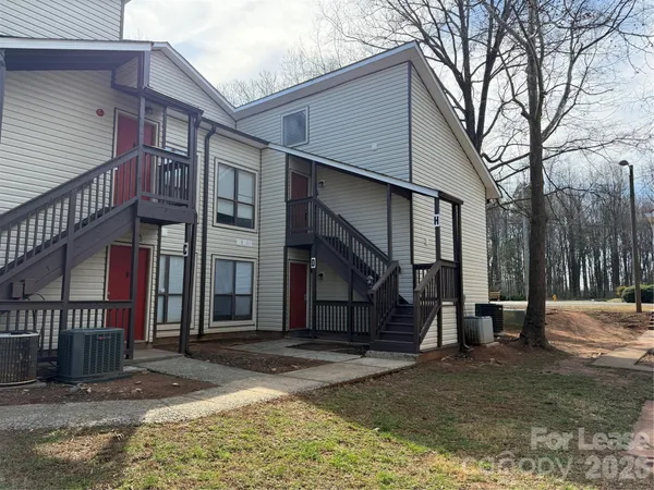 $1,450 | 4617 Sharon Chase Drive, Unit H, Charlotte, NC 28215