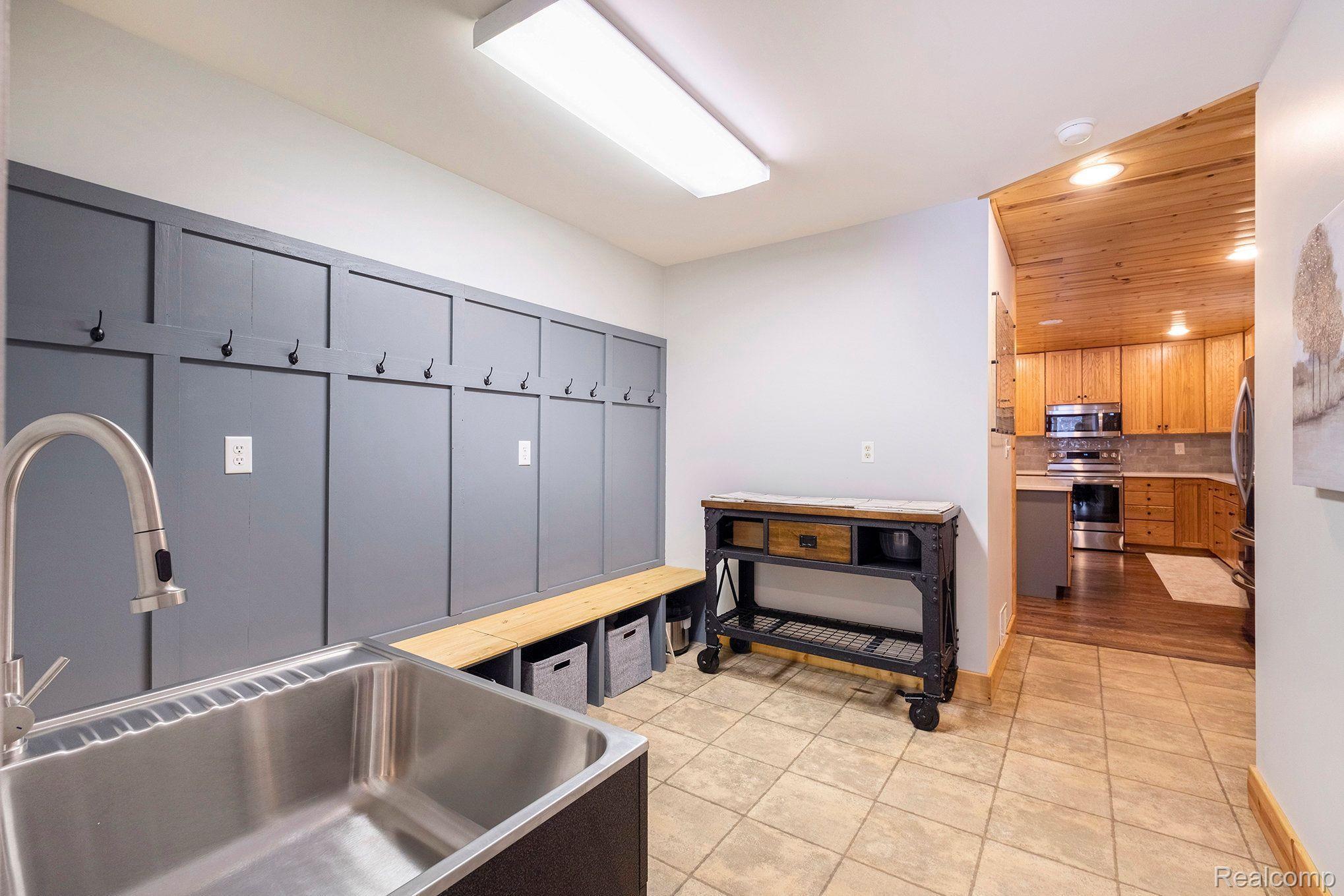 10480 Foley Road Fenton, MI 48430 - Photo 27 of 73 Mud Room