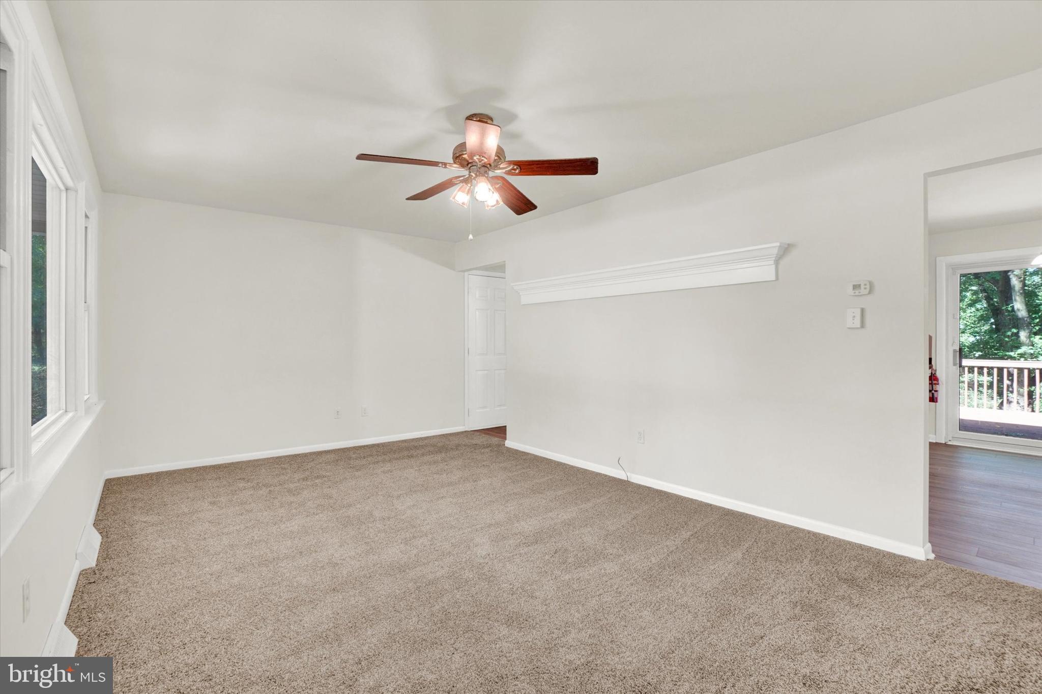 950 Dietz Road York, PA 17402 - Photo 4 of 28 Living Room