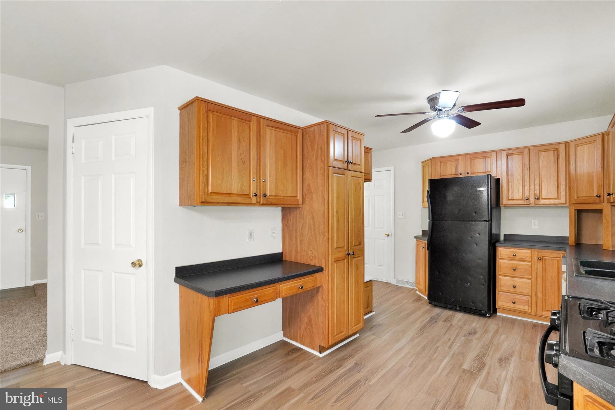 950 Dietz Road York, PA 17402 - Photo 8 of 28 Eat-in Kitchen
