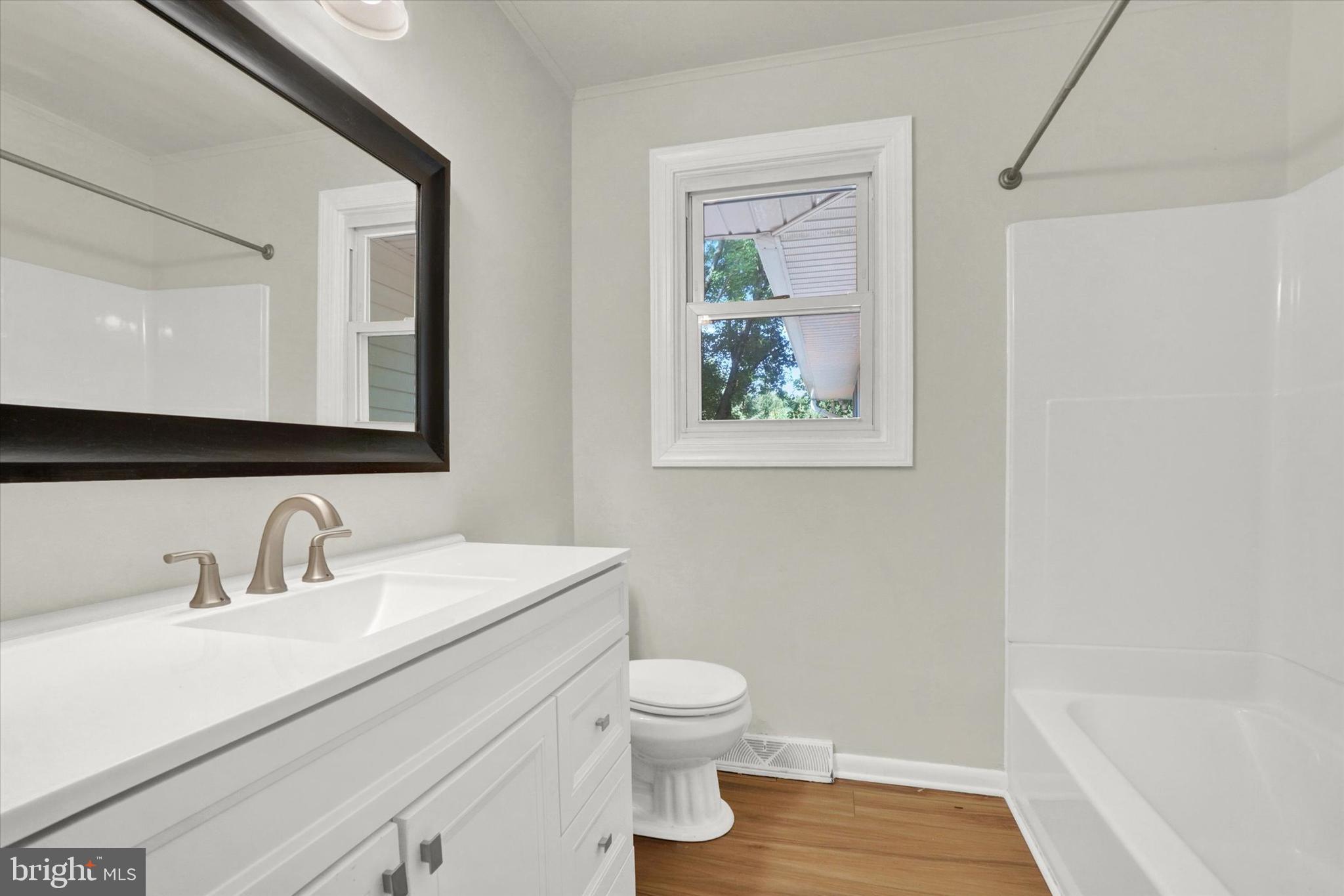 950 Dietz Road York, PA 17402 - Photo 10 of 28 Hall Bath