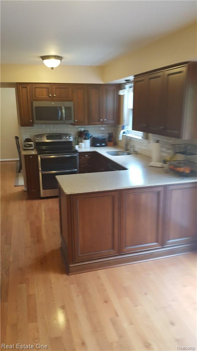 427 Whitney Drive Rochester, MI 48307 - Photo 7 of 13 20160809_170045.jpg