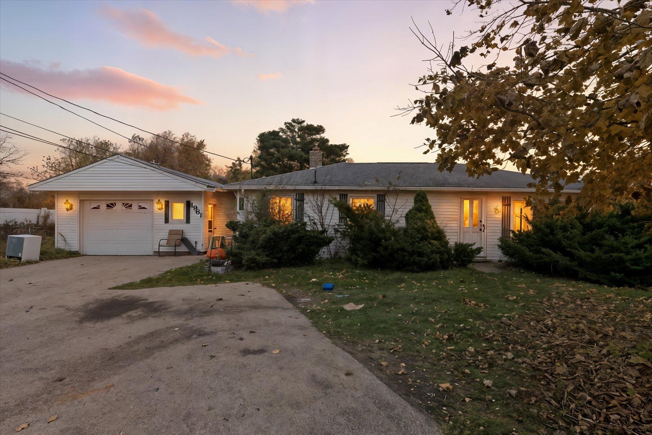 01-1961 S Lincoln St-WindowStill-Photogr