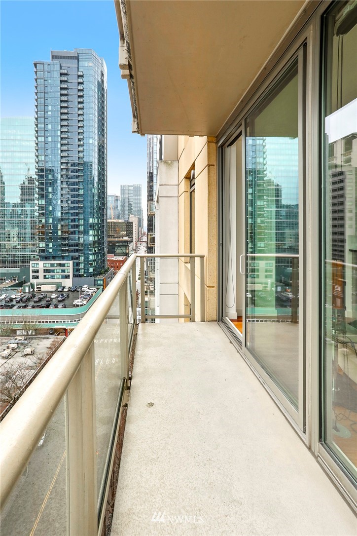 910 Lenora Street, Unit S1203 Seattle, WA 98121 - Photo 15 of 39 a view of balcony with city view