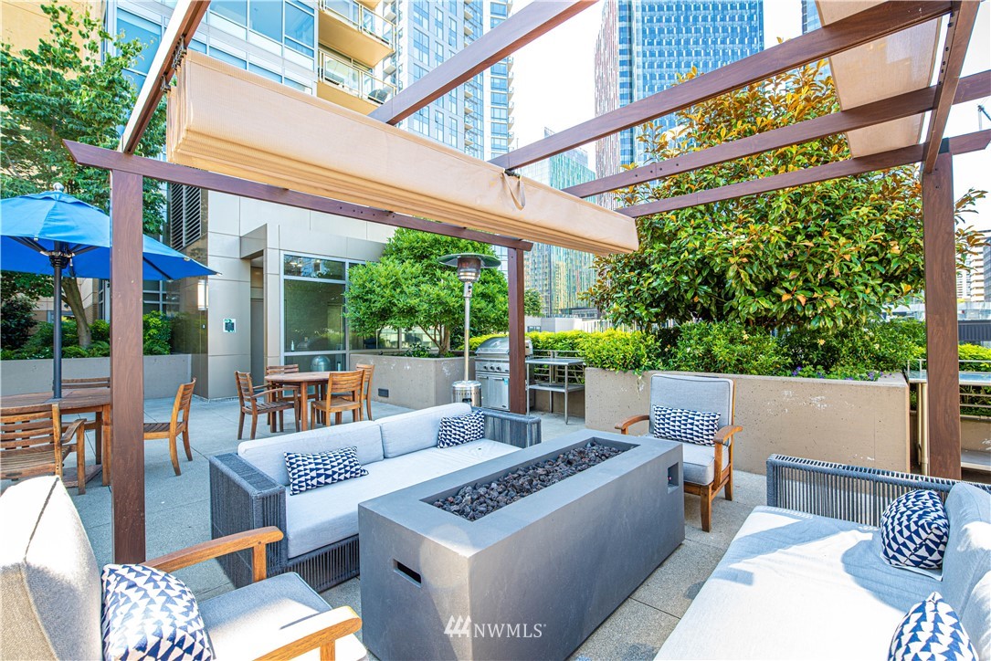 910 Lenora Street, Unit S1203 Seattle, WA 98121 - Photo 25 of 39 a view of an outdoor sitting area