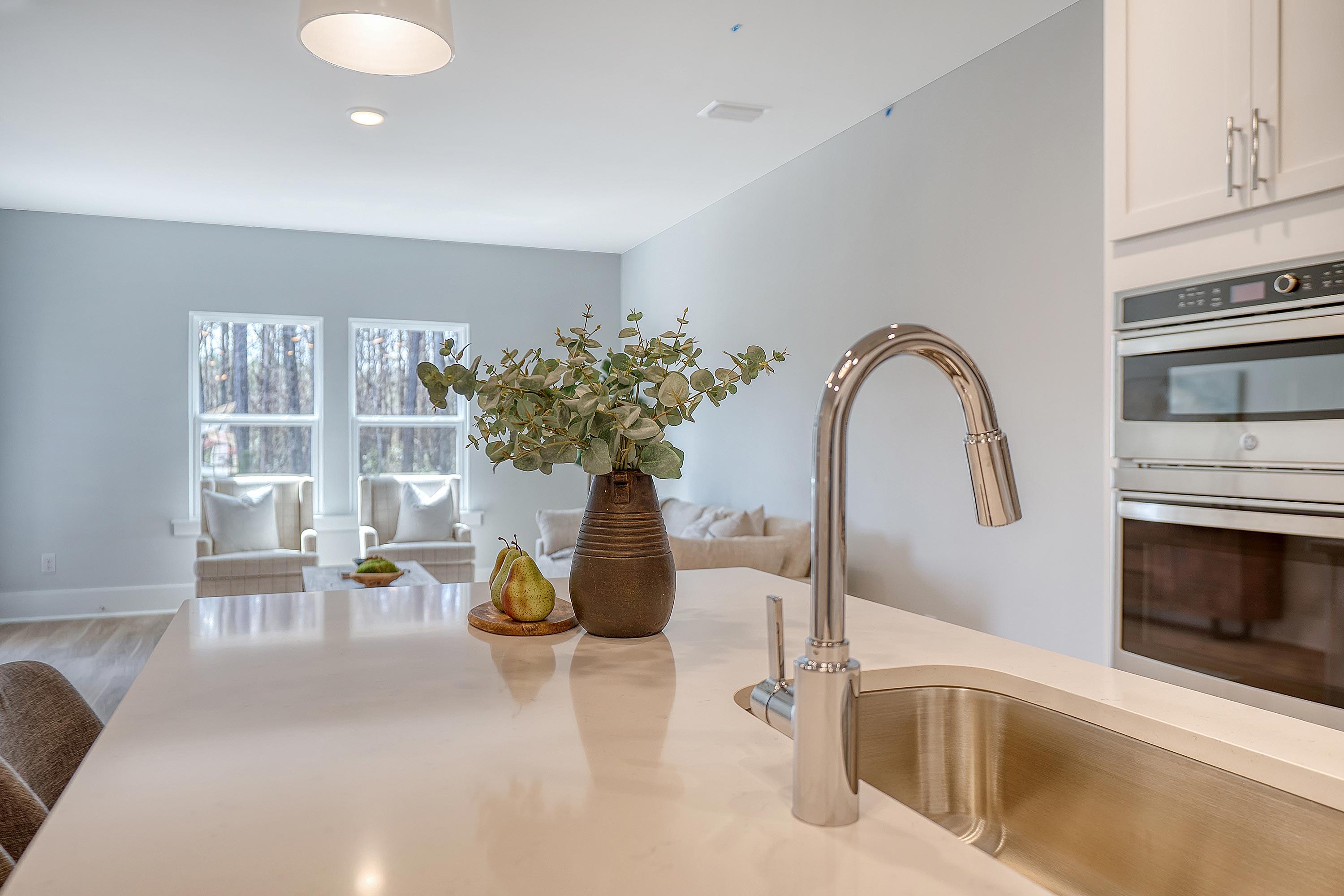 978 Dusk Drive Summerville, SC 29486 - Photo 5 of 39 Large island