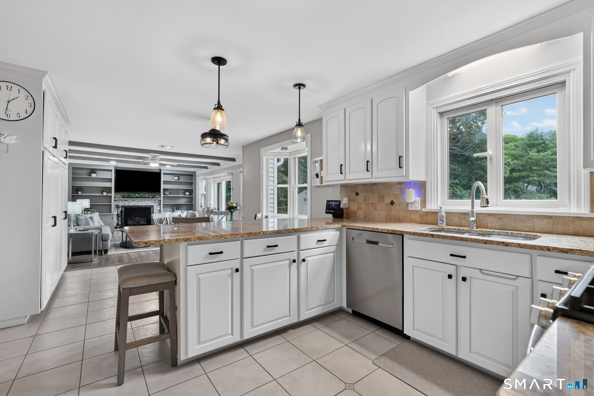 19 Kennedy Road Manchester, CT 06042 - Photo 8 of 37