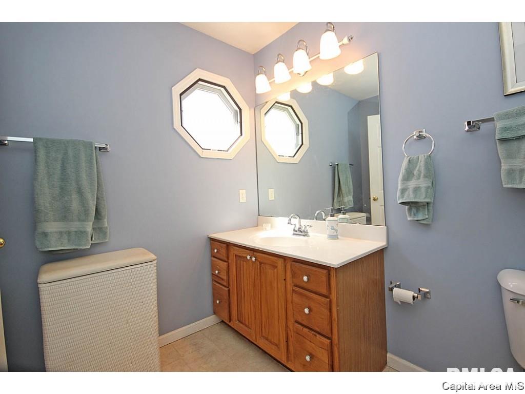 2104 Disar Drive Springfield, IL 62711 - Photo 13 of 28 Gallery Image 13