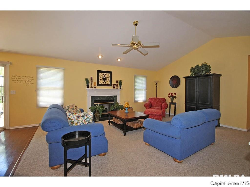 2104 Disar Drive Springfield, IL 62711 - Photo 3 of 28 Gallery Image 3
