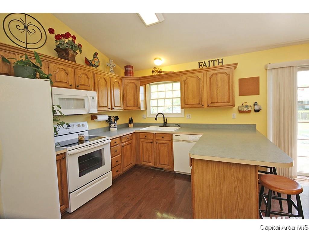 2104 Disar Drive Springfield, IL 62711 - Photo 8 of 28 Gallery Image 8