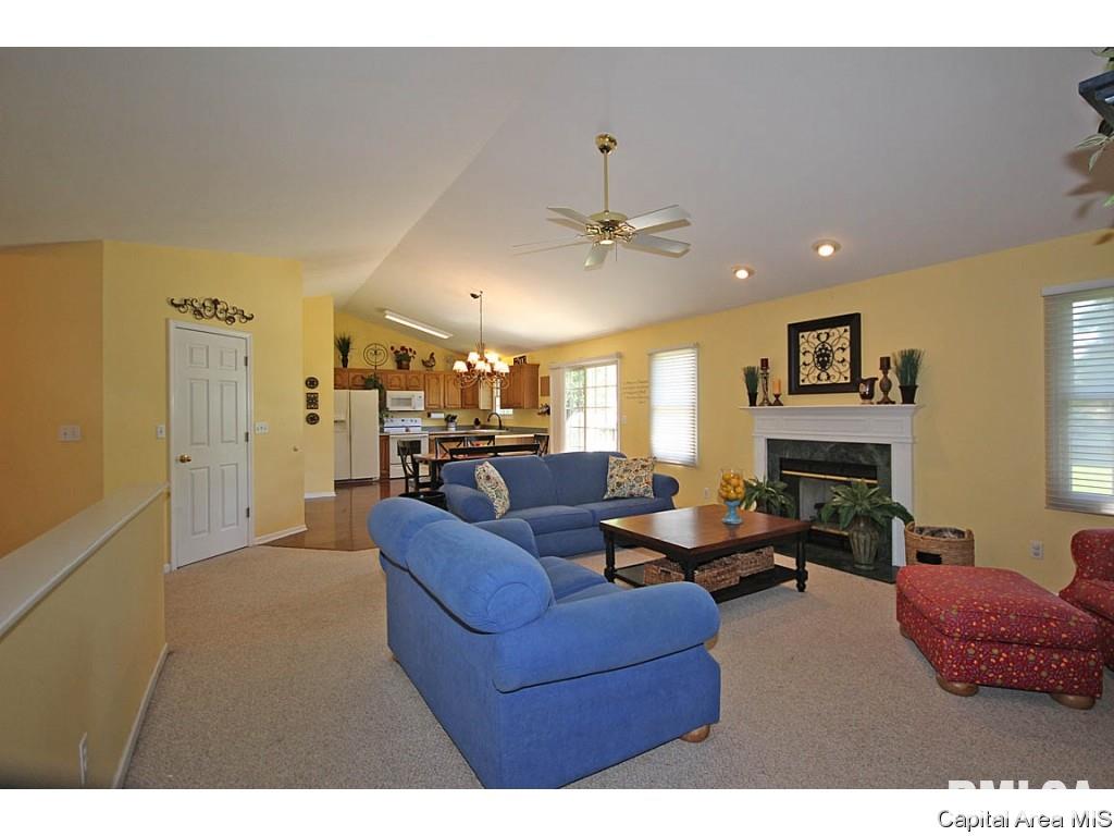 2104 Disar Drive Springfield, IL 62711 - Photo 9 of 28 Gallery Image 9