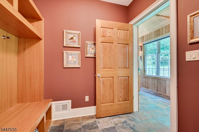4 Edgewood Road Edison, NJ 08820 - Photo 22 of 45