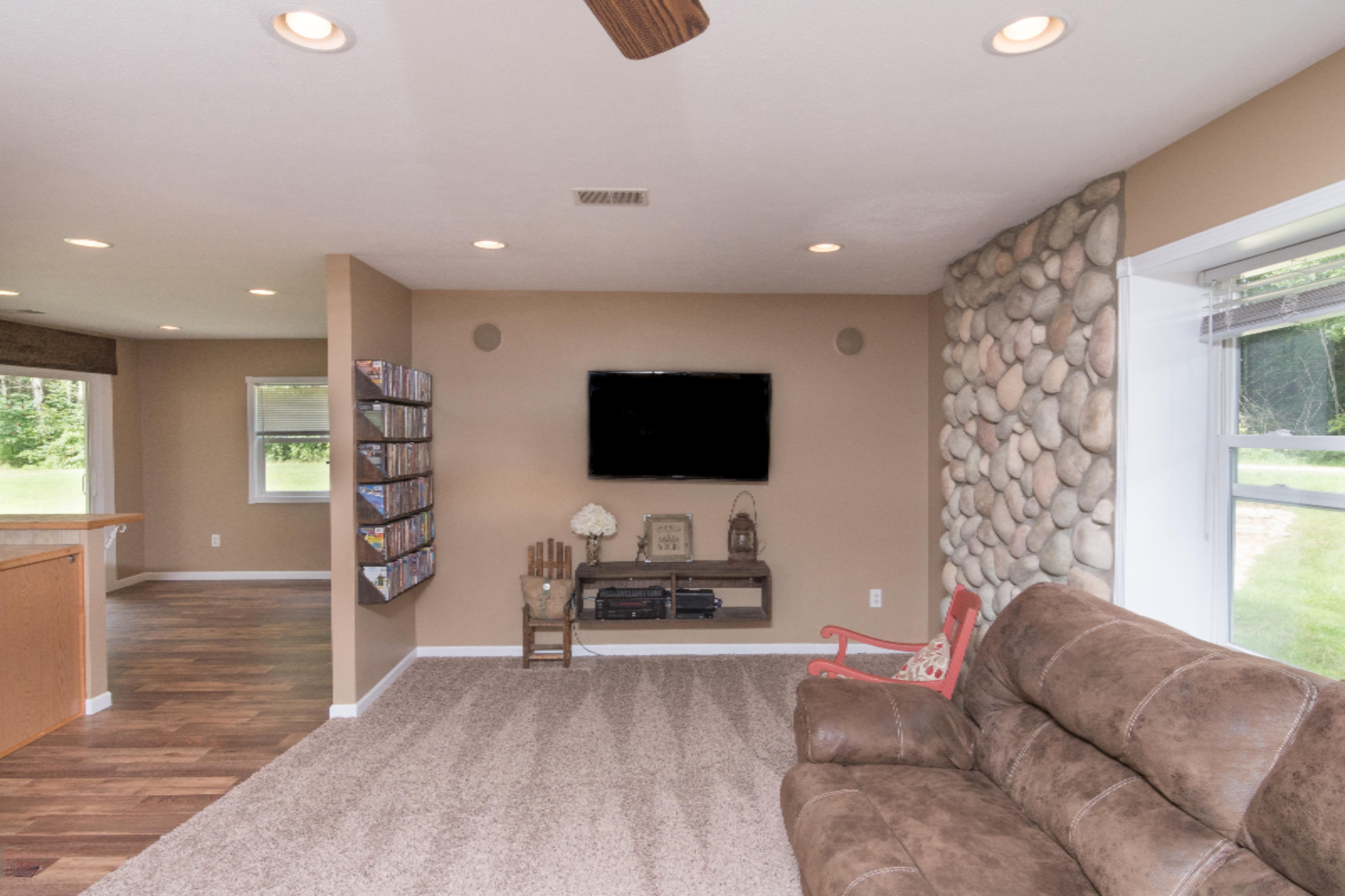 9800 North Bailey Road Howard City, MI 49329 - Photo 11 of 36 Living Room