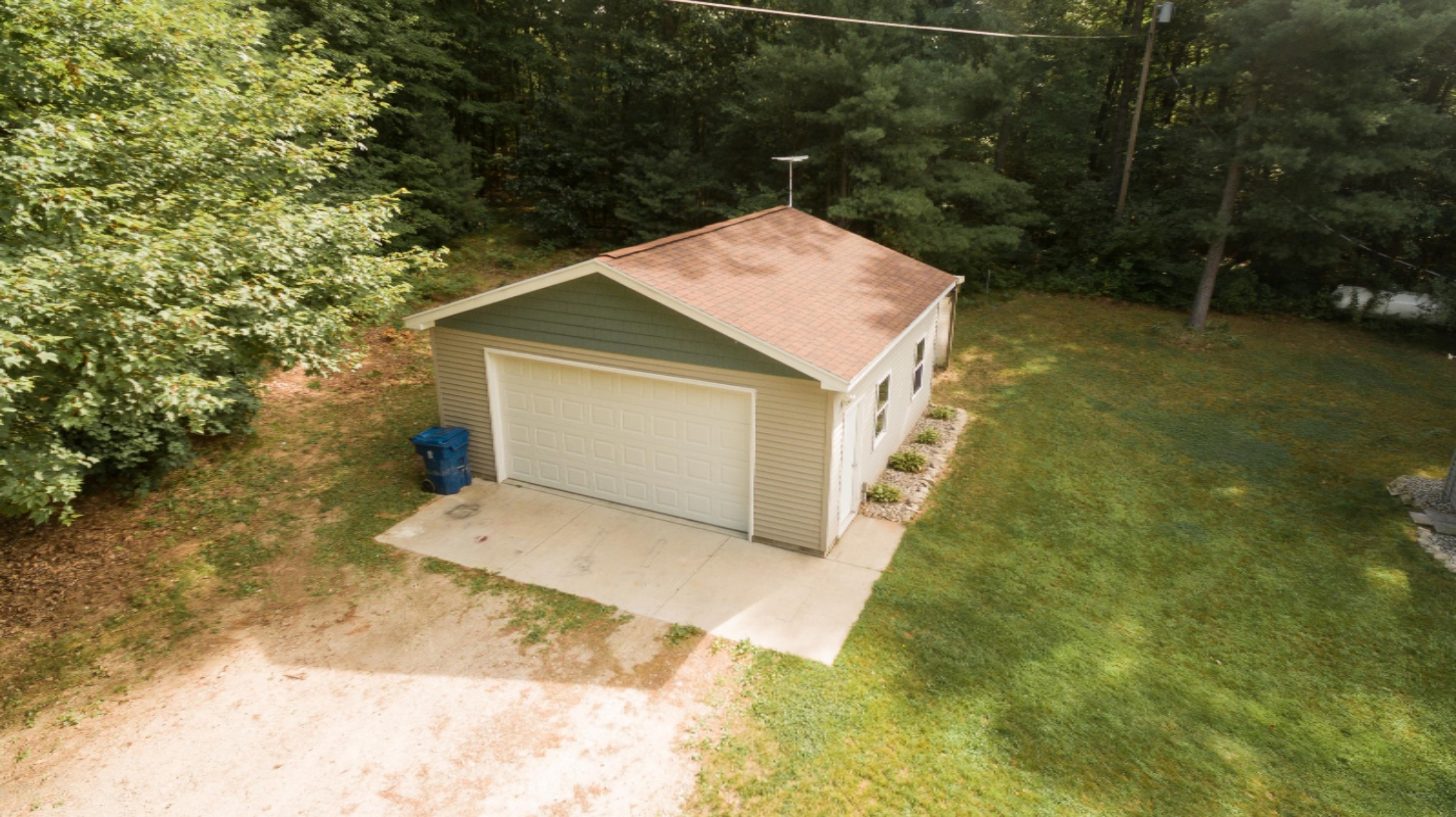 9800 North Bailey Road Howard City, MI 49329 - Photo 22 of 36 Garage