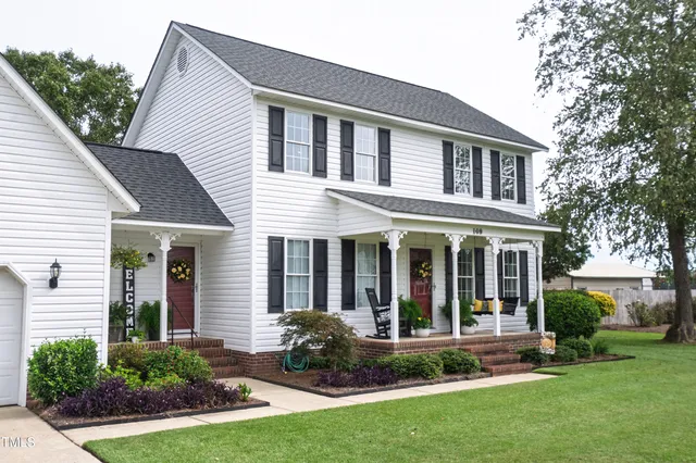 a view of a house with a yard and plants