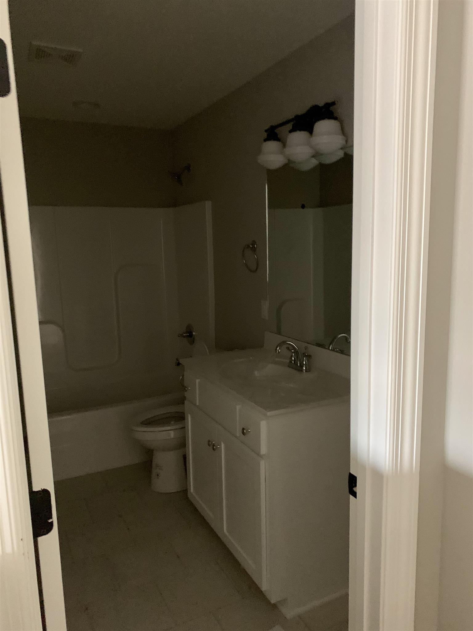 1626 Hickory Ridge Road Lebanon, TN 37087 - Photo 20 of 23 Full bathroom upstairs great for guests.