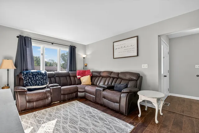 $339,900 | 2501 Birchwood Avenue, McHenry, IL 60051