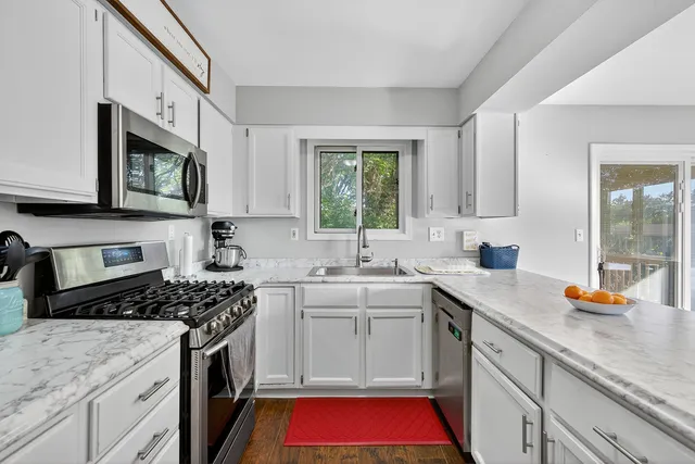 $339,900 | 2501 Birchwood Avenue, McHenry, IL 60051