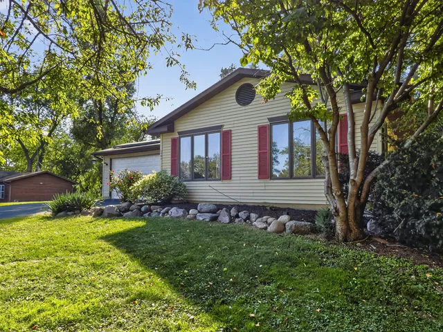 $339,900 | 2501 Birchwood Avenue, McHenry, IL 60051