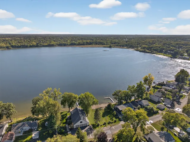 $339,900 | 2501 Birchwood Avenue, McHenry, IL 60051