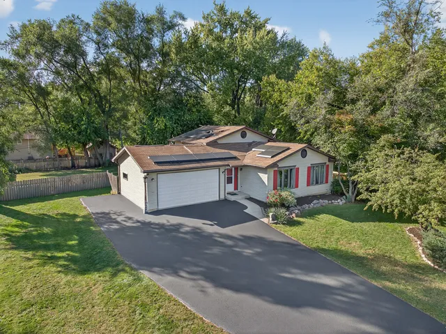 $339,900 | 2501 Birchwood Avenue, McHenry, IL 60051
