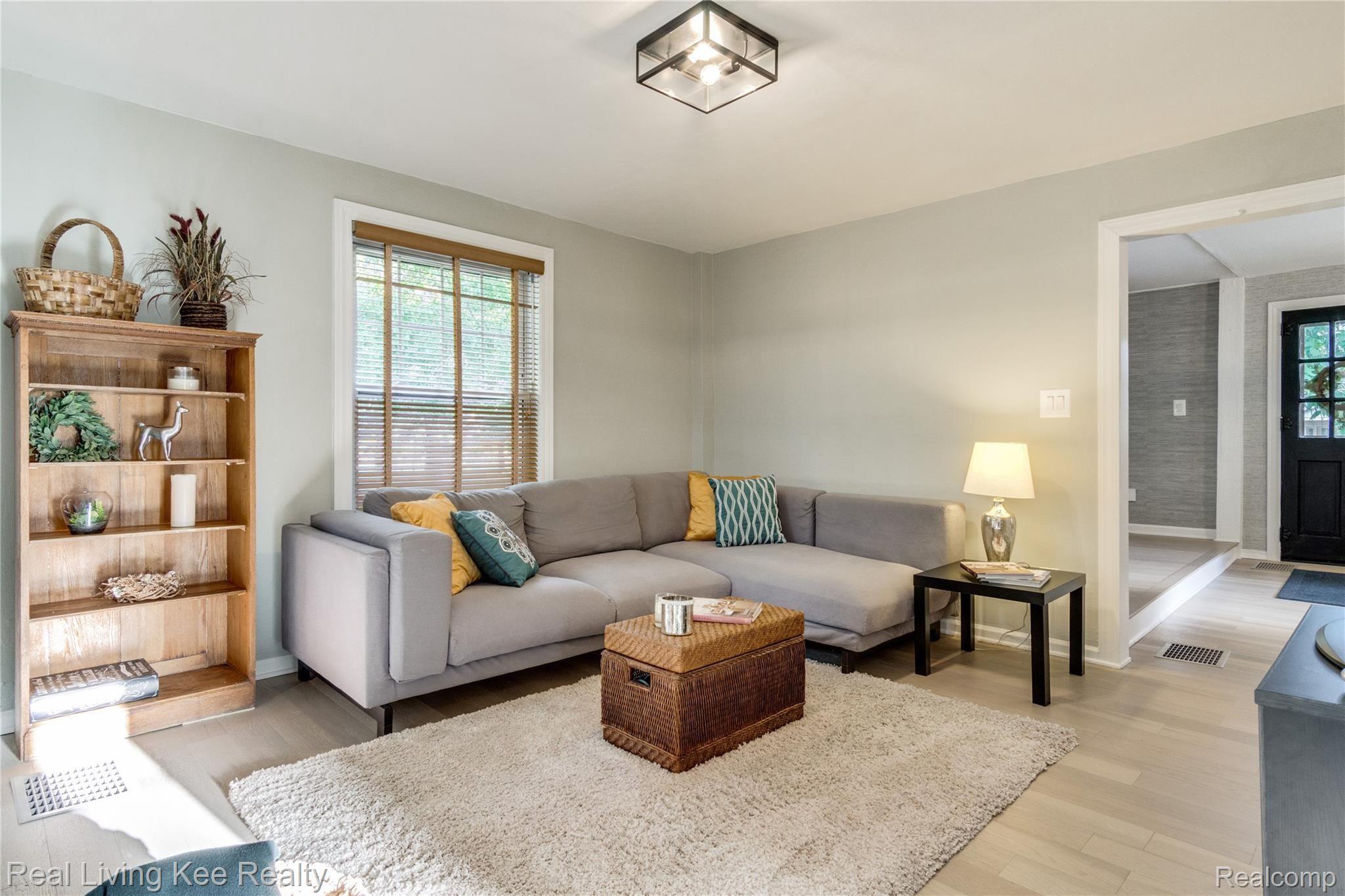 902 Fairview Avenue Rochester, MI 48307 - Photo 38 of 74 Interiors (15 of 51).jpg