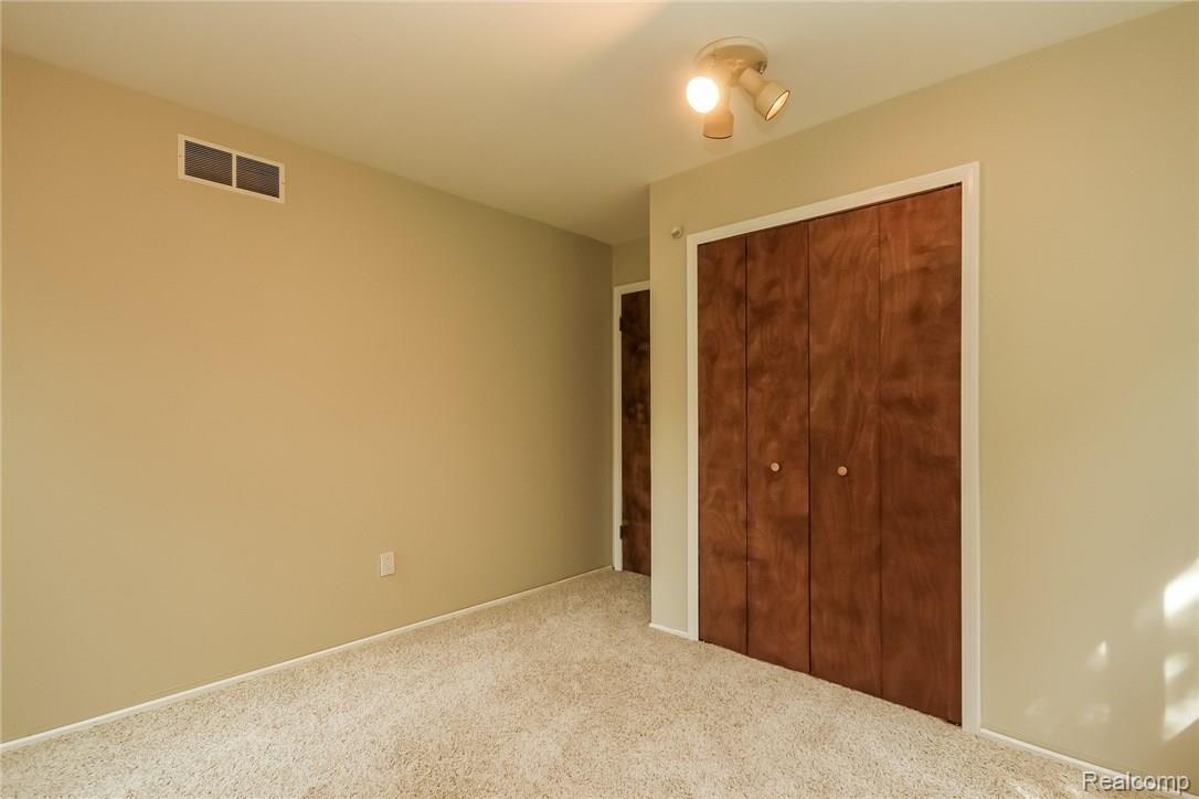 5650 Warren Road Ann Arbor, MI 48105 - Photo 24 of 70 025-Bedroom-2737410-medium.jpg