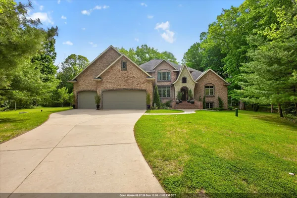 $749,900 | 2813 River Forest Hills Drive, Pulaski, WI 54162