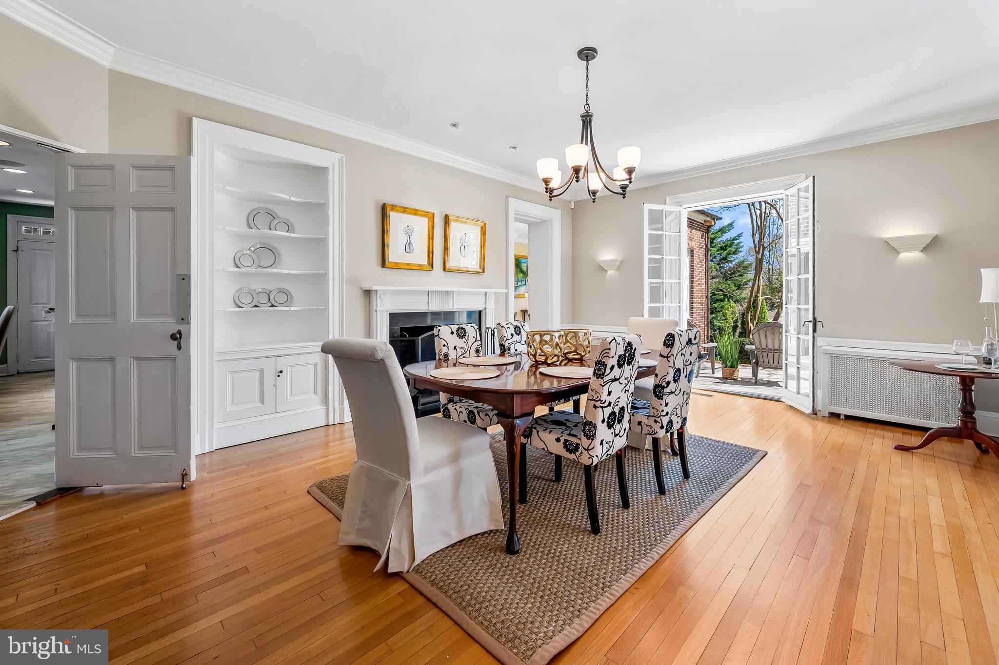 217 Wendover Road Baltimore, MD 21218 - Photo 25 of 73 Dining rm w/French doors (open) leading to patio