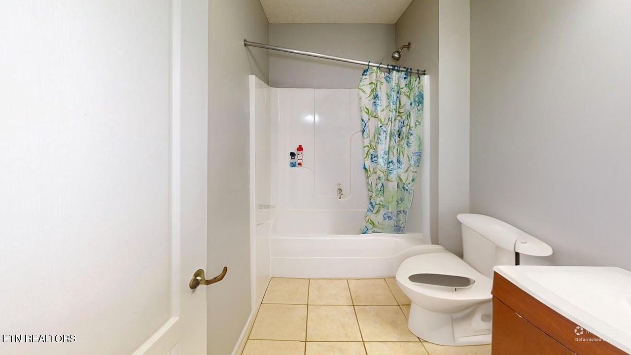 2013 Paris Road Knoxville, TN 37912 - Photo 1 of 10 2013-Paris-Rd-Bathroom-Defurnished 1