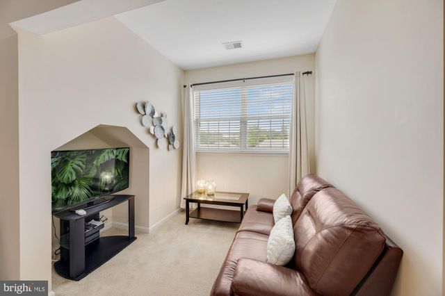 $725,000 | 1603 Hunting Creek Drive, Unit B, Alexandria, VA 22314