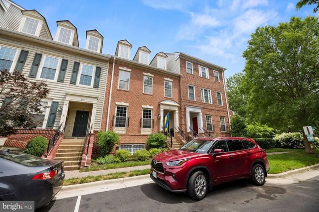 $725,000 | 1603 Hunting Creek Drive, Unit B, Alexandria, VA 22314